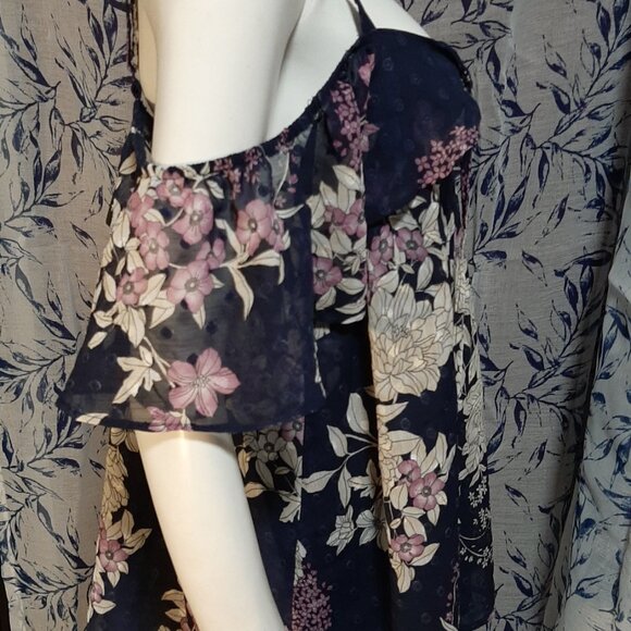 NWT Torrid Off The Shoulder Flower Top Size 0 - Picture 3 of 5